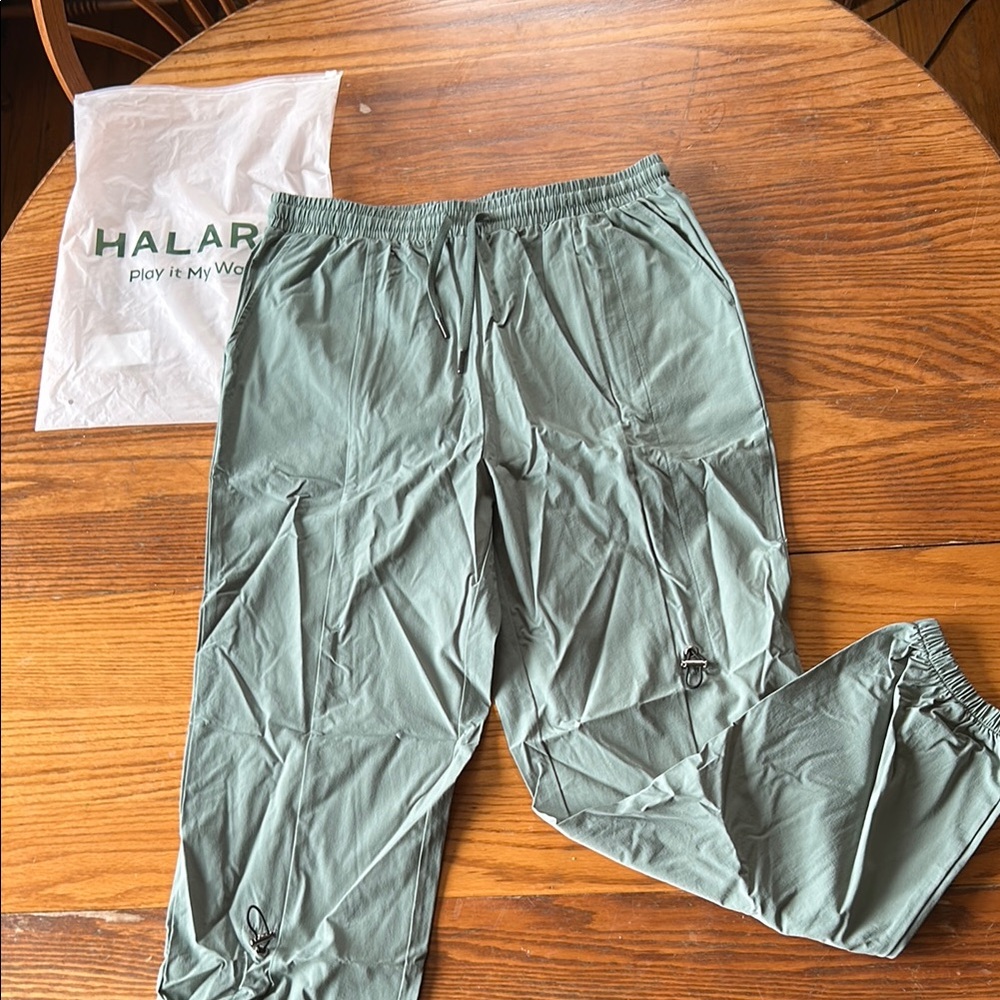 Halara Women’s Green joggers